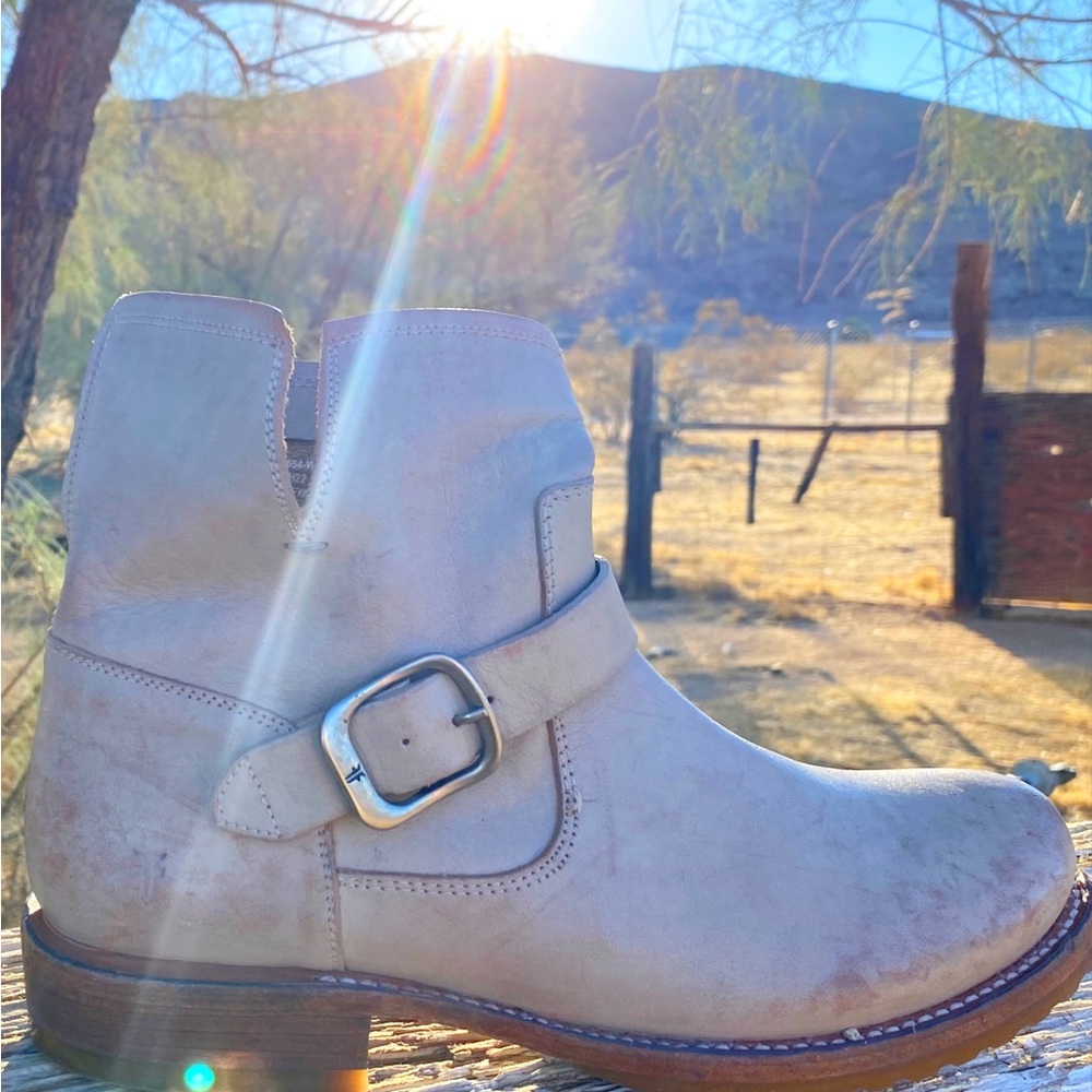 Women's Cream Frye Veronica Bootie